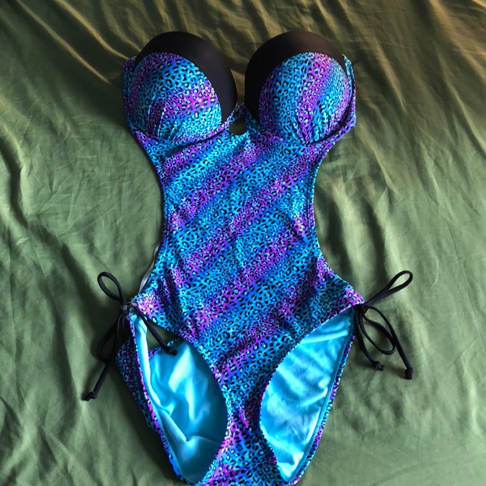 NWT JUNIORS 1 piece Strapless Push-up Swimsuit XL
